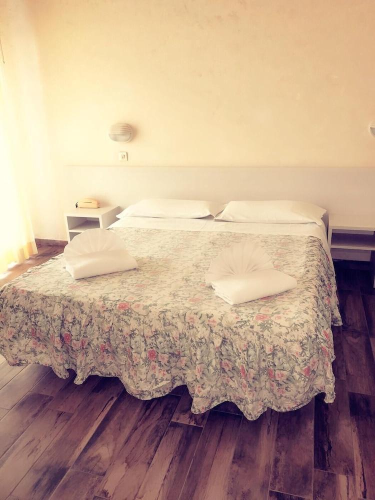 Hotel Brenta Viserbella di Rimini ภายนอก รูปภาพ
