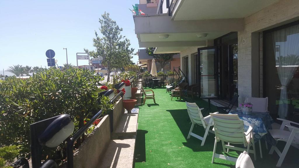 Hotel Brenta Viserbella di Rimini ภายนอก รูปภาพ