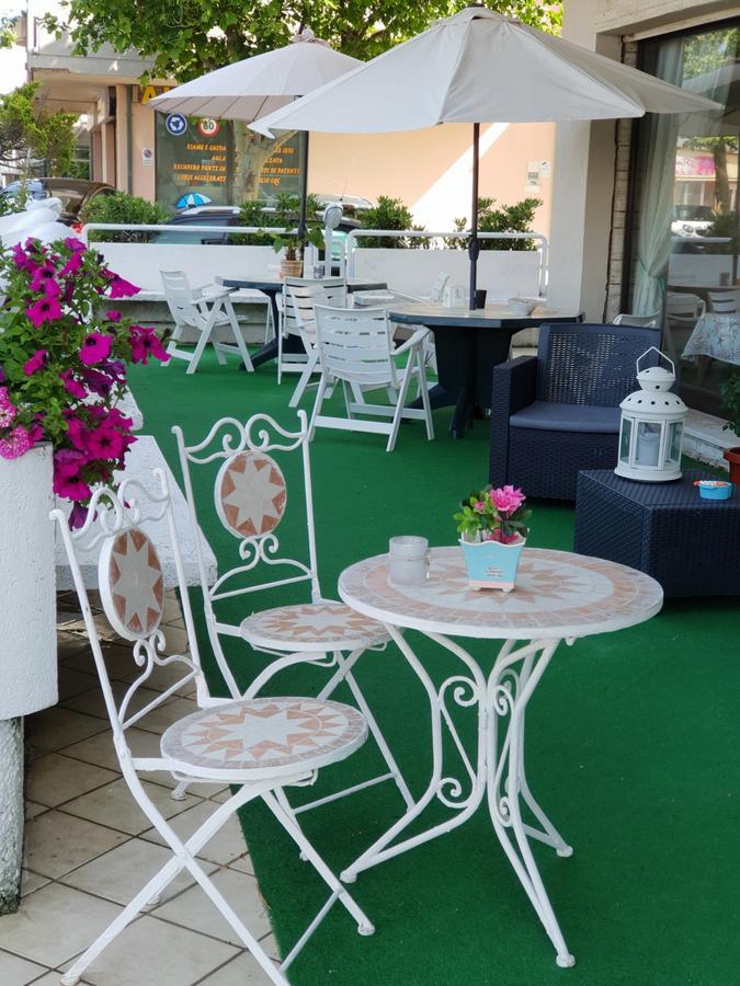 Hotel Brenta Viserbella di Rimini ภายนอก รูปภาพ