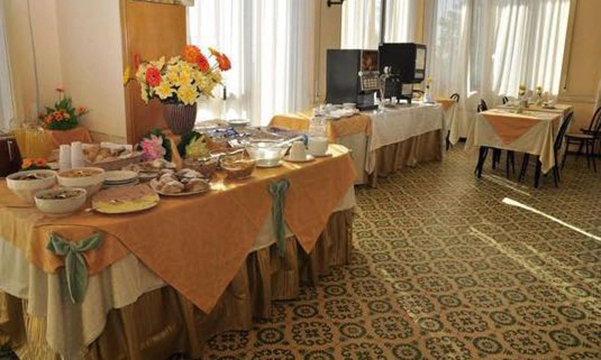 Hotel Brenta Viserbella di Rimini ภายนอก รูปภาพ