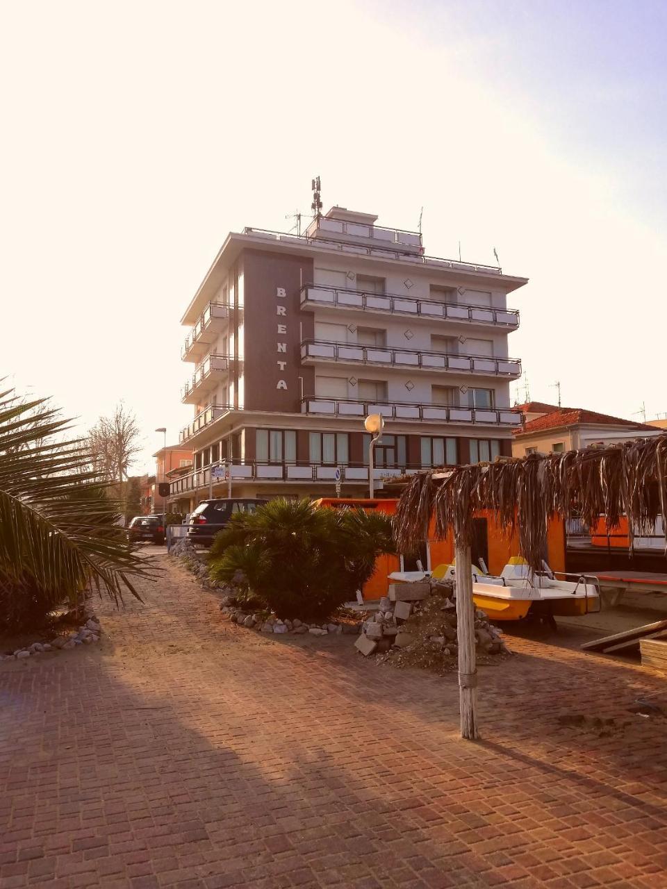 Hotel Brenta Viserbella di Rimini ภายนอก รูปภาพ